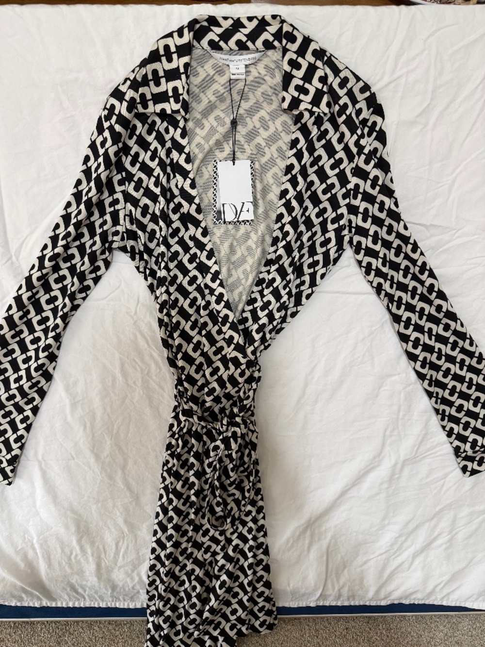 NWT Diane Von Furstenberg New Jeanne Two Chain Link Silk Wrap Dress Black 10